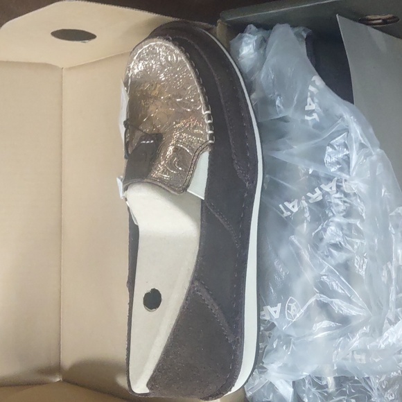 Ariat - Picture 2 of 4